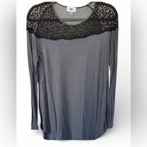 Old Navy Gray Tunic Top with Black Lace Accent | Medium